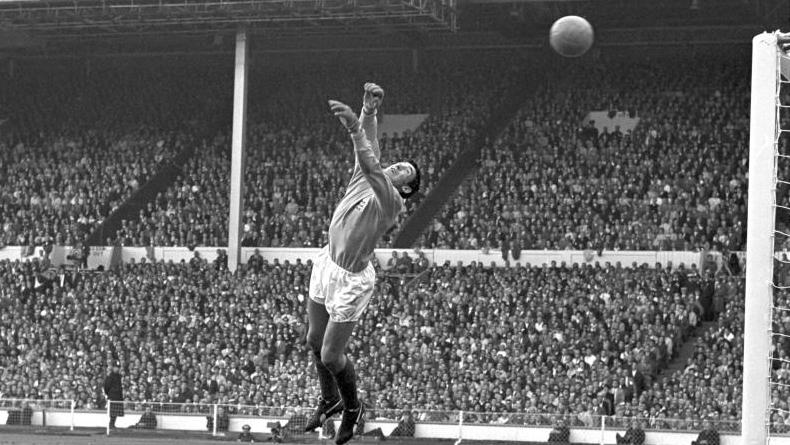Der englische Torwart Gordon Banks beim WM-Finale 1966 gegen Deutschland
