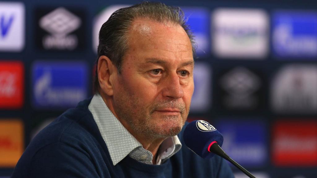 Huub Stevens ist zum dritten Mal Schalke-Trainer Huub Stevens ist zum dritten Mal Schalke-Trainer