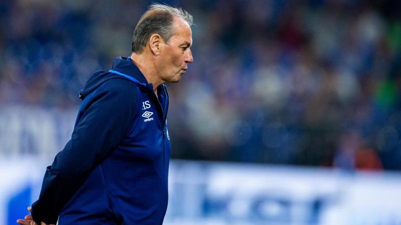 Angefressen: Schalke-Coach Huub Stevens nach der Pleite gegen Hoffenheim Angefressen: Schalke-Coach Huub Stevens nach der Pleite gegen Hoffenheim
