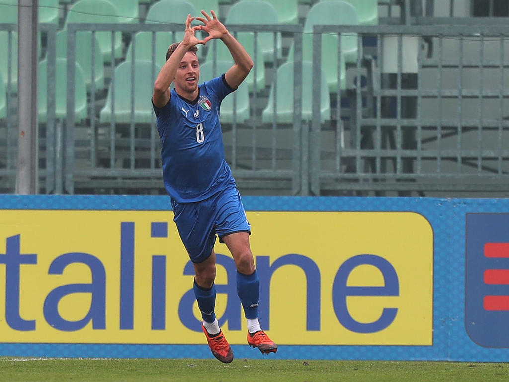 Davide Frattesi celebra un tanto con la selección italiana Sub-20. (Foto: Getty)