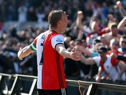 Dirk Kuyt laat De Kuip juichen tijdens het competitieduel Feyenoord - AZ Alkmaar (12-03-2017).