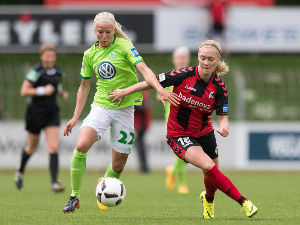 Pernille Harder (l.) verlängert bis 2020 in Wolfsburg