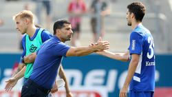 Dimitrios Grammozis (l.) steht beim FC Schalke zunehmend unter Druck