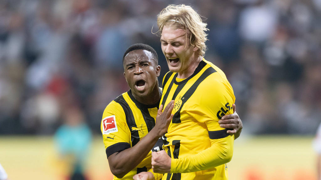 Julian Brandt (r.) schoss den BVB in Frankfurt in Führung