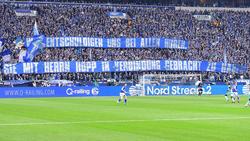 Fans des FC Schalke 04 protestieren gegen Dietmar Hopp