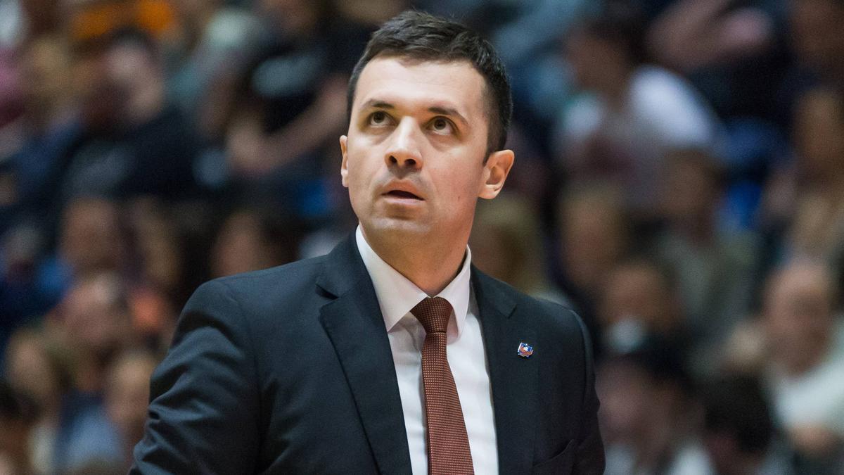 Igor Jovovic wird neuer Cheftrainer der Baskets Igor Jovovic wird neuer Cheftrainer der Baskets