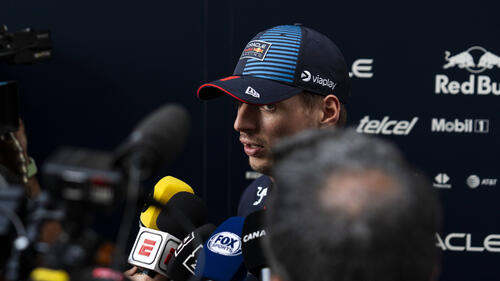 Max Verstappen bleibt Red Bull vorerst treu