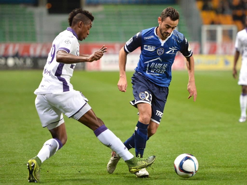 3-0 home loss to Toulouse: ESTAC Troyes with Fabien Camus (r.)