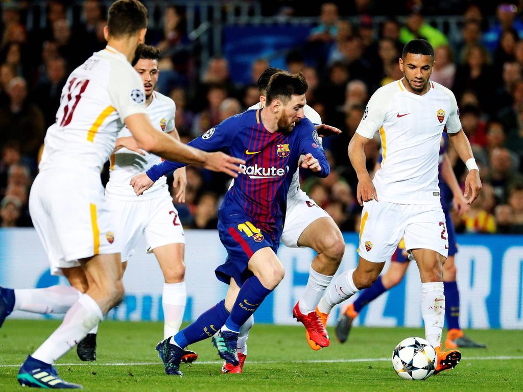 Messi intentó todo tipo de regates contra la defensa romana. (Foto: Getty)