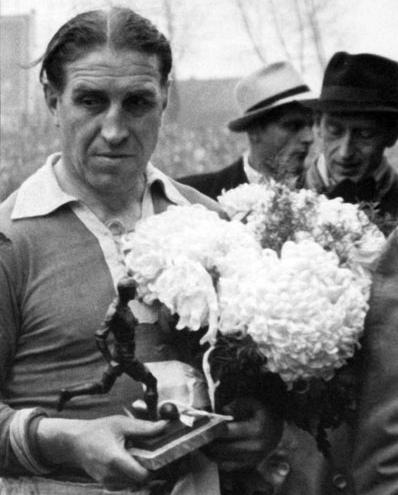 MITTELFELD: Ernst Kuzorra MITTELFELD: Ernst Kuzorra