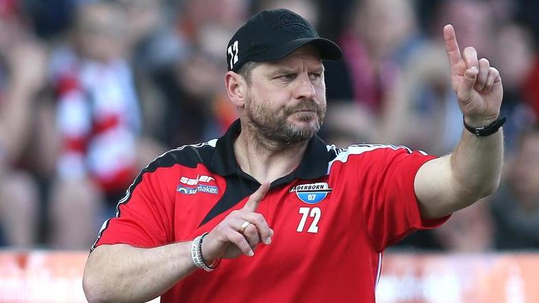 Steffen Baumgart sah einen Kantersieg seines SC Paderborn Steffen Baumgart sah einen Kantersieg seines SC Paderborn