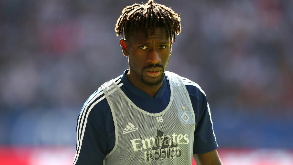 Tauziehen um Bakery Jatta vom HSV Tauziehen um Bakery Jatta vom HSV