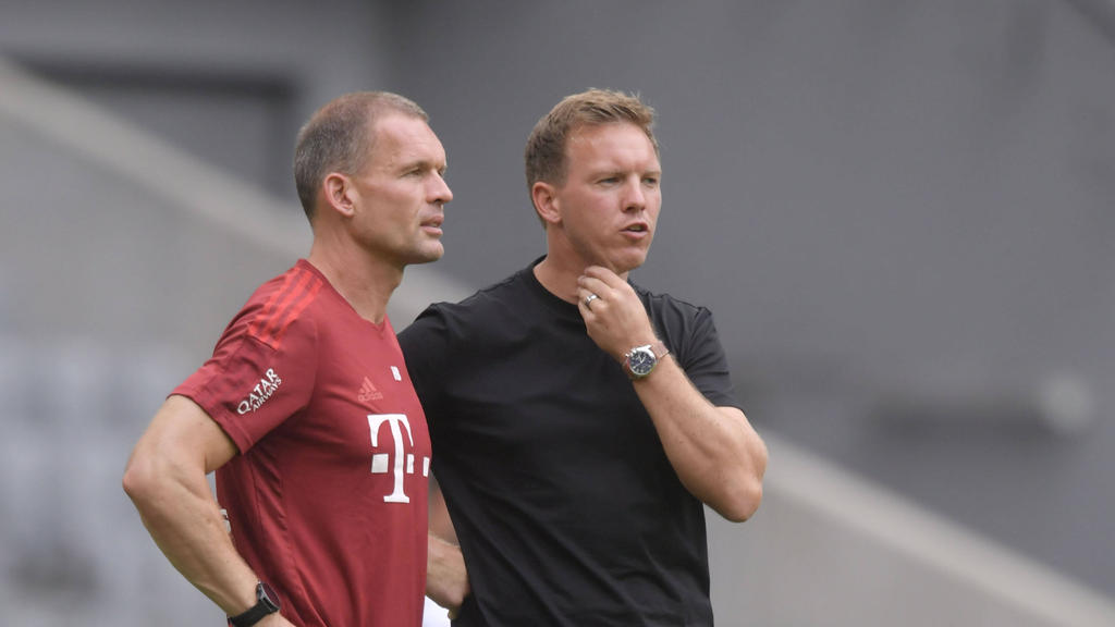 Julian Nagelsmann (r.) bestreitet planmäßig am 6. August mit dem FC Bayern sein erstes Pflichtspiel für den neuen Klub