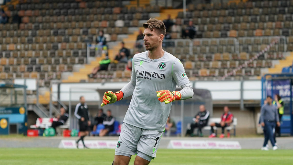 Trägt noch das Trikot von Hannover 96: Ron-Robert Zieler Trägt noch das Trikot von Hannover 96: Ron-Robert Zieler