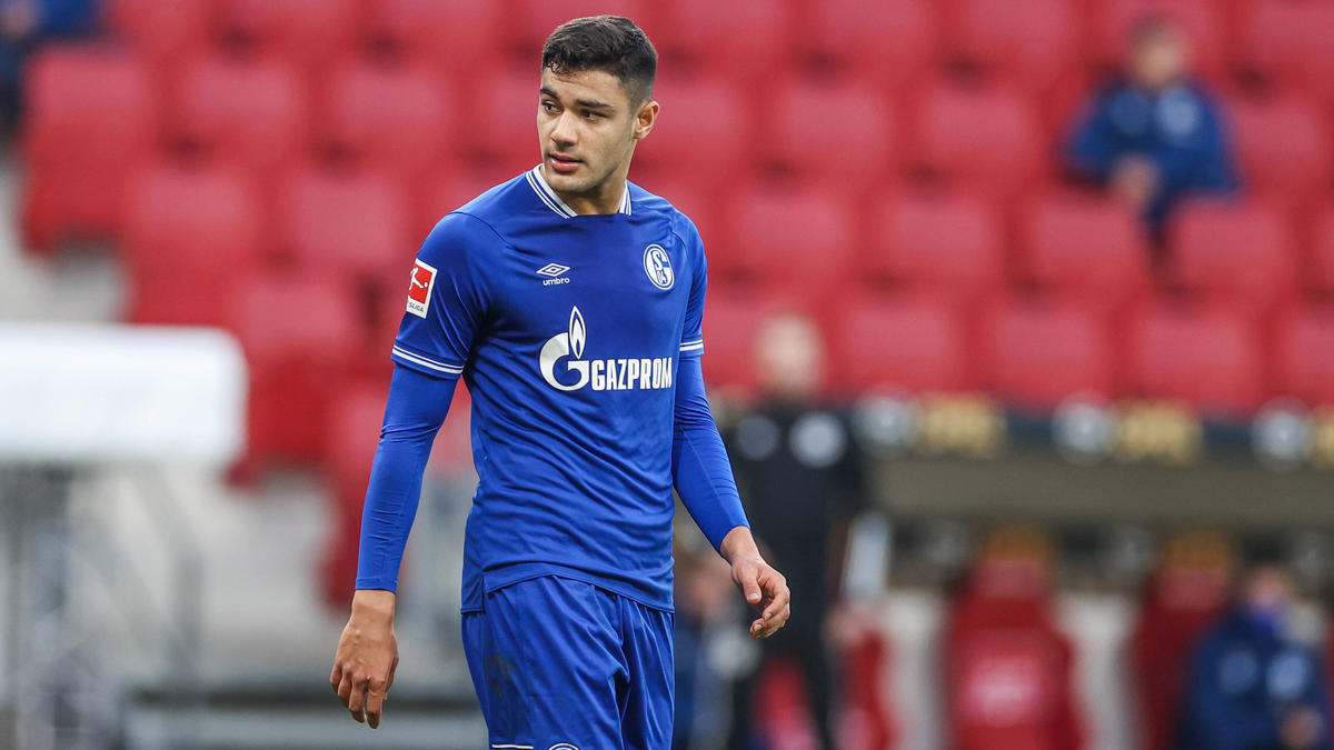 Ozan Kabak vom FC Schalke 04 und Marcus Thuram von ...