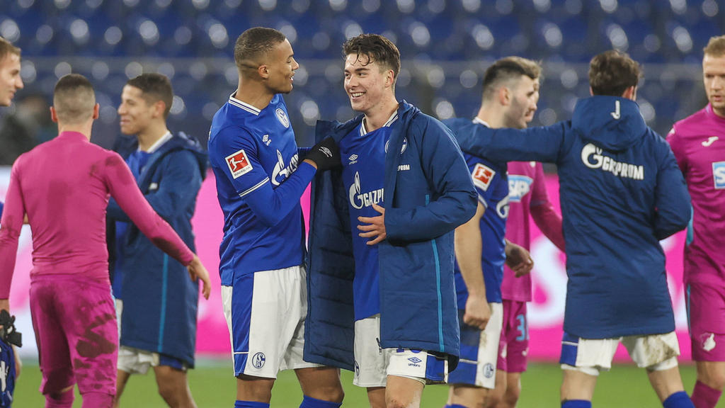 Matthew Hoppe (r.) ist der neue Hoffnungsträger des FC Schalke 04