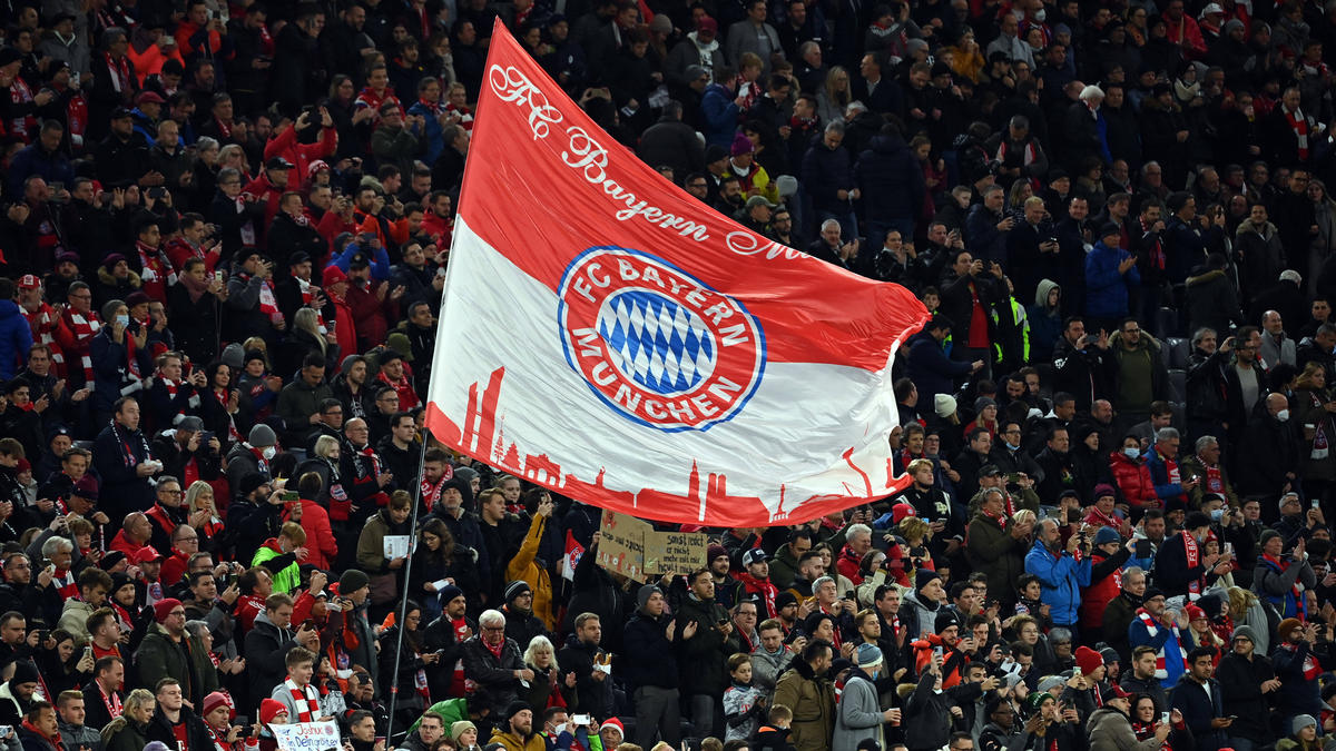 Fans des FC Bayern wurden von Anhängern von Eintracht Frankfurt attackiert