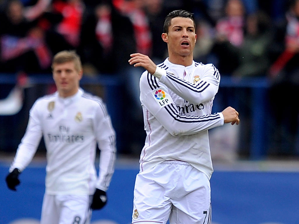 Cristiano Ronaldo is gefrustreerd na de vroege achterstand tijdens het competitieduel Atlético Madrid - Real Madrid. (07-02-2015)