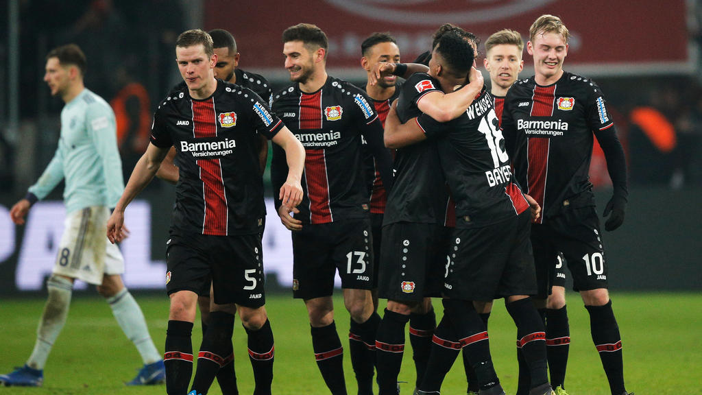 Bayer Leverkusen bejubelt den Sieg gegen den FC Bayern München Bayer Leverkusen bejubelt den Sieg gegen den FC Bayern München