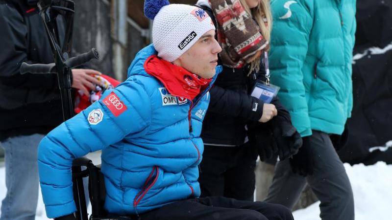 Der querschnittsgelähmte Skispringer Lukas Müller bestreitet bis zu 98 Prozent seines Alltags im Rollstuhl. Foto: Daniel Karmann Der querschnittsgelähmte Skispringer Lukas Müller bestreitet bis zu 98 Prozent seines Alltags im Rollstuhl. Foto: Daniel Karmann