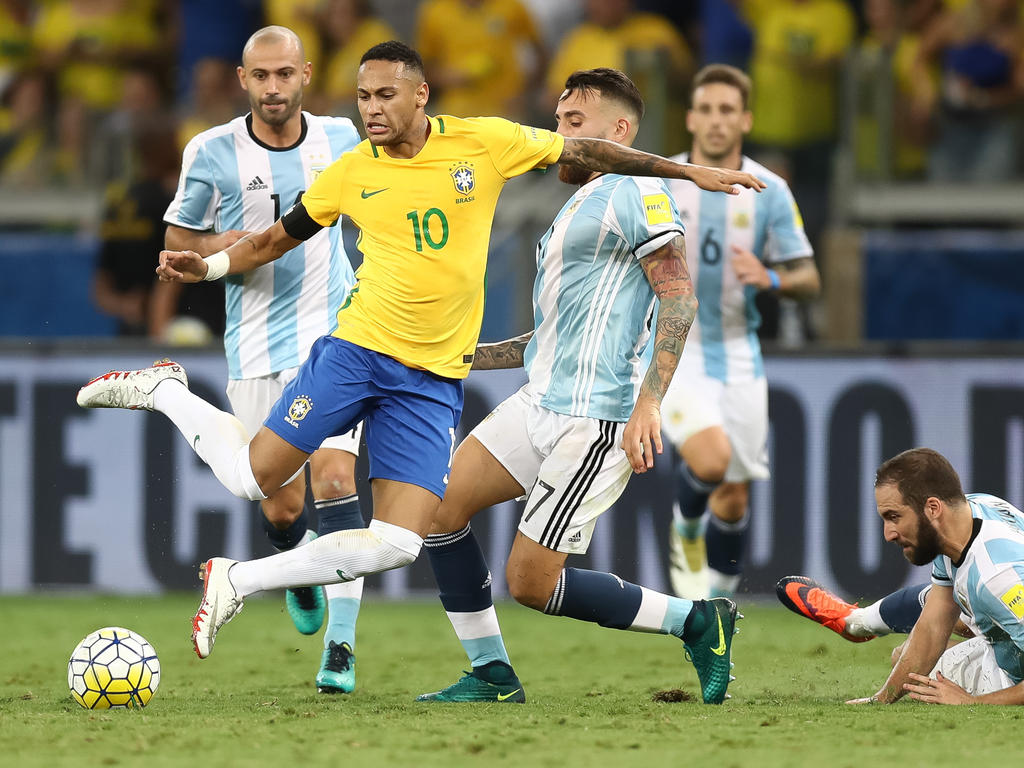 Neymar und die brasilianische Nationalmannschaft treffen auf Argentinien