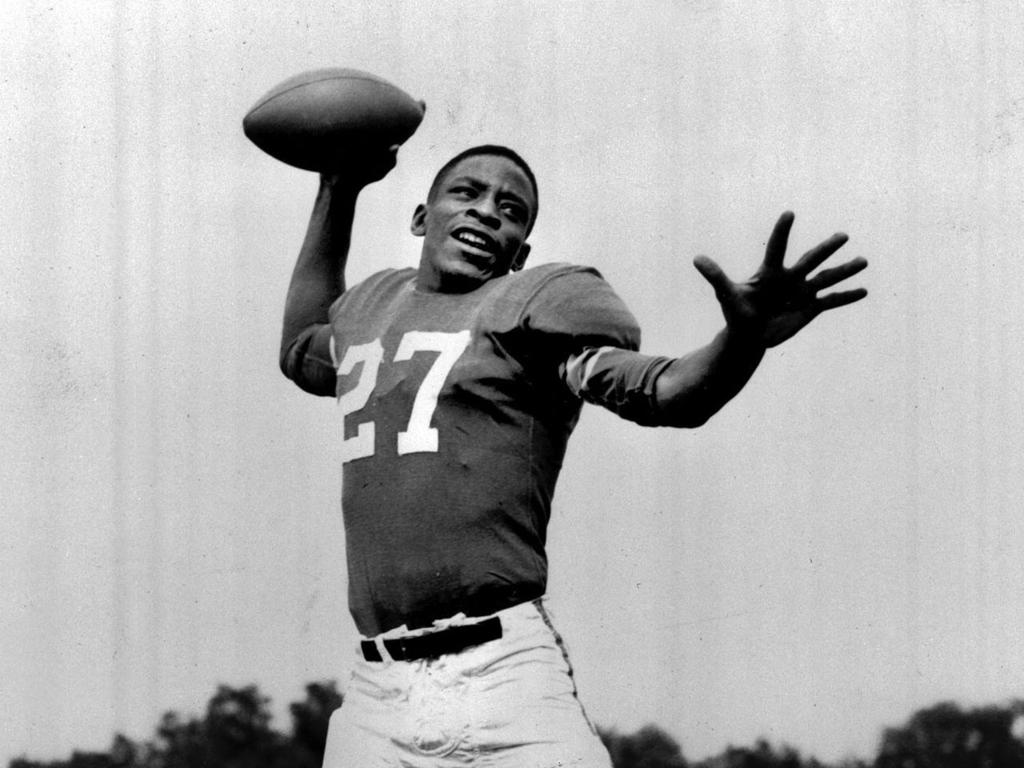 Nfl Historie Ein Quarterback Sprengt Rassengrenzen