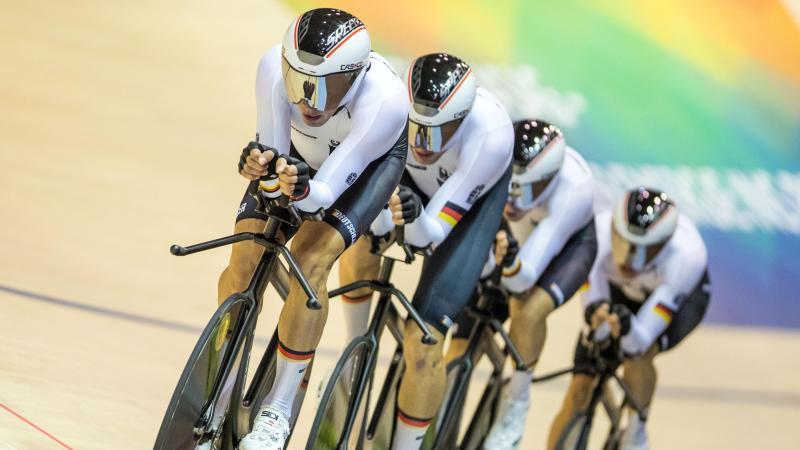 Der deutsche Bahn-Vierer hat die Mannschaftsverfolgung beim Weltcup in Hongkong gewonnen Der deutsche Bahn-Vierer hat die Mannschaftsverfolgung beim Weltcup in Hongkong gewonnen