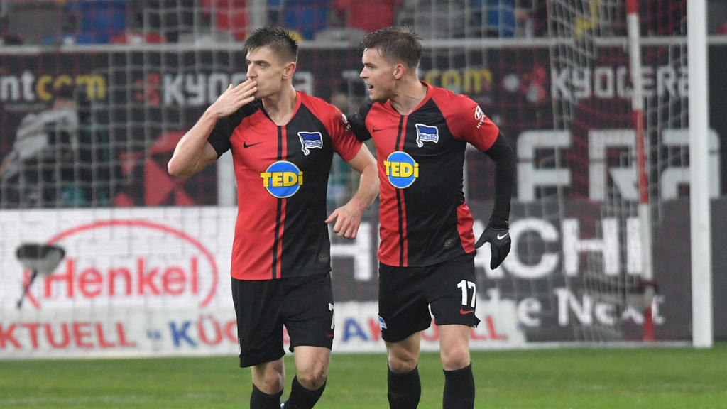 Maximilian Mittelstädt (r.) holte mit Hertha BSC einen 0:3-Rückstand auf