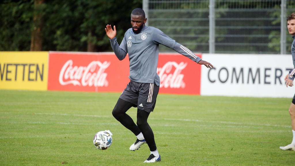 Antonio Rüdiger blickt sorgenvoll in die USA Antonio Rüdiger blickt sorgenvoll in die USA