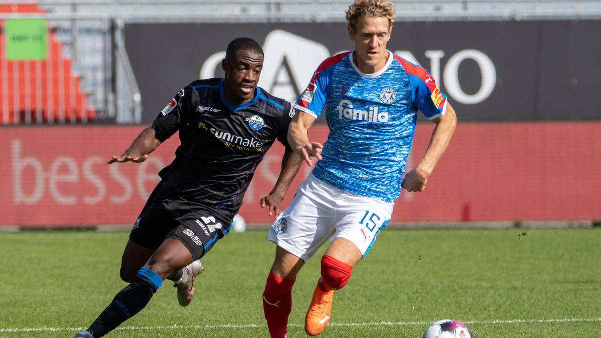 Christopher Antwi-Adjei (l.) unterlag mit dem SC Paderborn in Kiel Christopher Antwi-Adjei (l.) unterlag mit dem SC Paderborn in Kiel