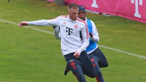 Liam Morrison (v.) bleibt dem FC Bayern treu