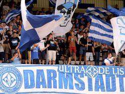 Jubel bei den Darmstadt-Fans: Ihr Team schafft erneut einen Kantersieg