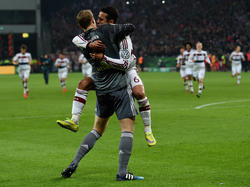 Neuer y Thiago Alcántara dieron la clasificación al Bayern. (Foto: Getty)