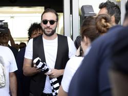 Gonzalo Higuaín wird in Turin von den Fans bestürmt