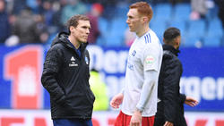 HSV-Trainer Hannes Wolf (l.) konnte mit der Leistung seiner Mannschaft zuletzt nicht zufrieden sein