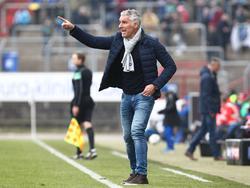 Mirko Slomka holte gegen Arminia Bielefeld einen wichtigen Heimsieg