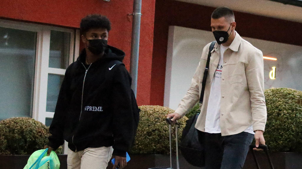 Karim Adeyemi (l.) und Niklas Süle - hier ein Bild aus dem August 2021 - traten am Samstag zur Leistungsdiagnostik in Dortmund an