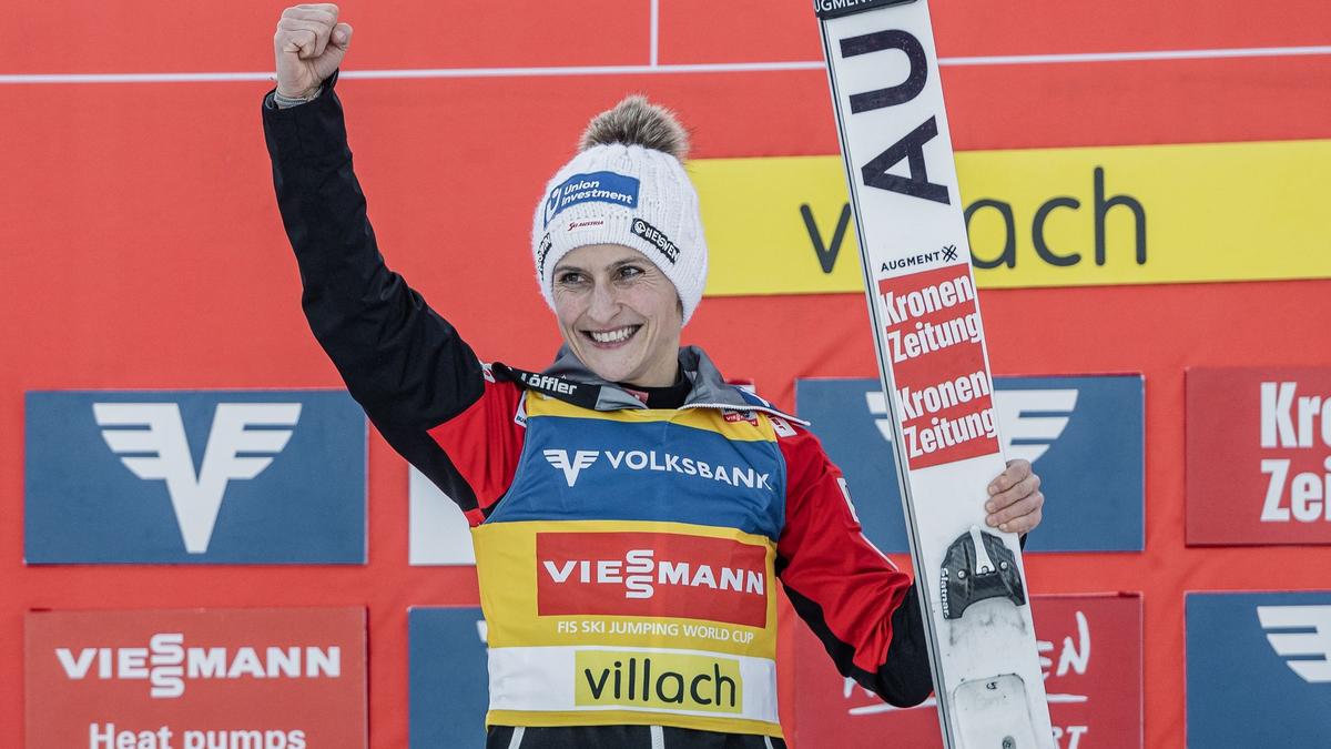 Eva Pinkelnig ist Gesamtweltcupsiegerin im Skispringen