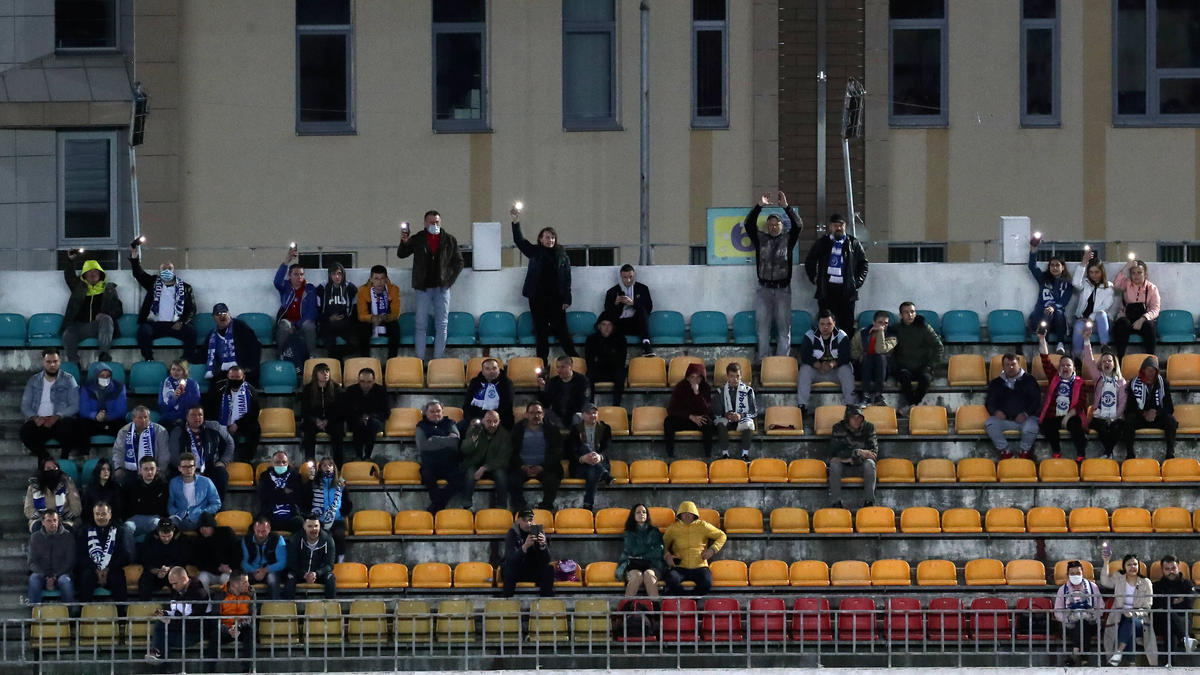 Fans bei einem Erstligaspiel in Weißrussland Fans bei einem Erstligaspiel in Weißrussland