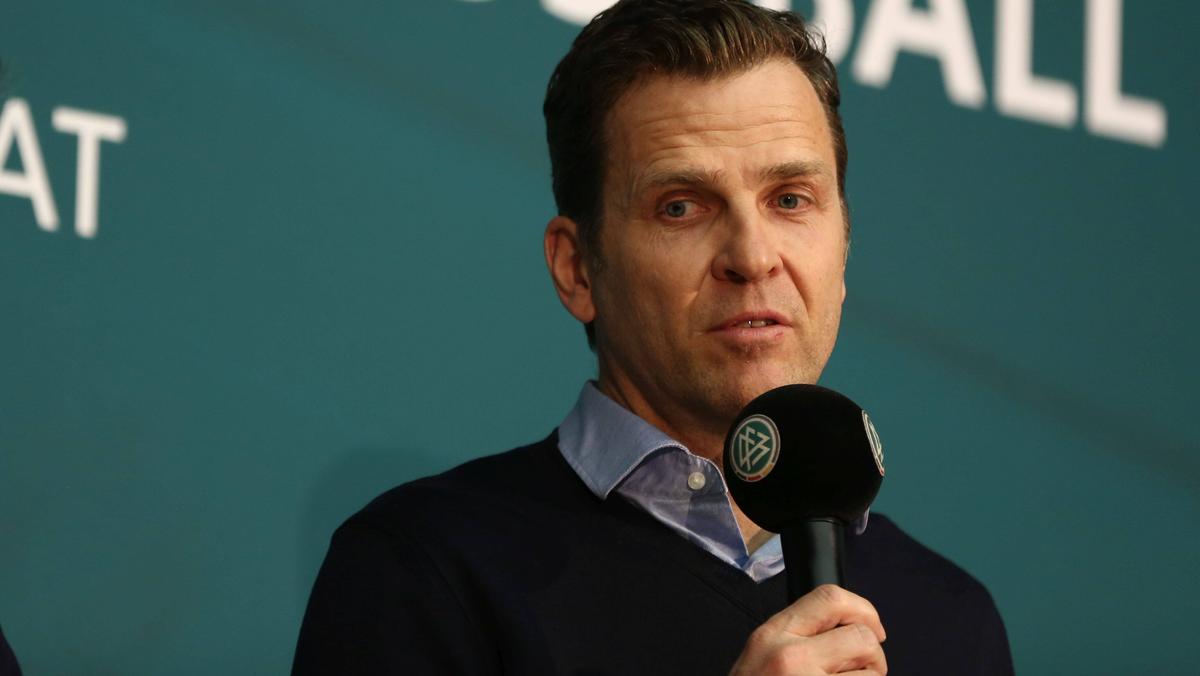 Oliver Bierhoff hofft auf Fußballspiele mit Fans Oliver Bierhoff hofft auf Fußballspiele mit Fans
