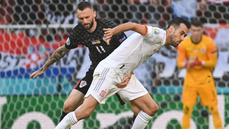 Wie lange genau er noch für Spanien spielen will, ließ er offen: Sergio Busquets (r.) bei der EM in Aktion