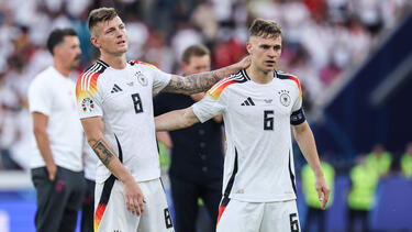 Toni Kroos (l.) und Joshua Kimmich verloren mit der DFB-Elf denkbar knapp gegen Spanien