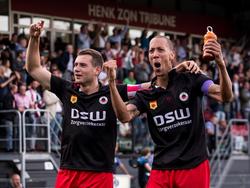 Luigi Bruins (l.) en Ryan Koolwijk vieren de 2-0 zege op FC Groningen. Excelsior kent een droomstart in de Eredivisie. (13-08-2016)
