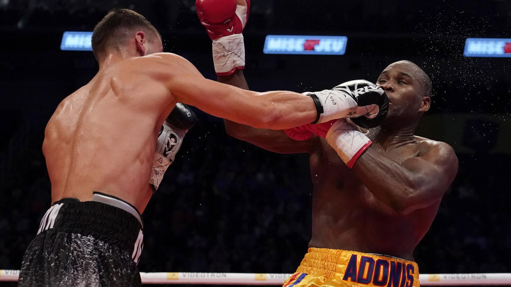 Adonis Stevenson (r.) in seinem Kampf gegen Oleksandr Gvozdyk Adonis Stevenson (r.) in seinem Kampf gegen Oleksandr Gvozdyk