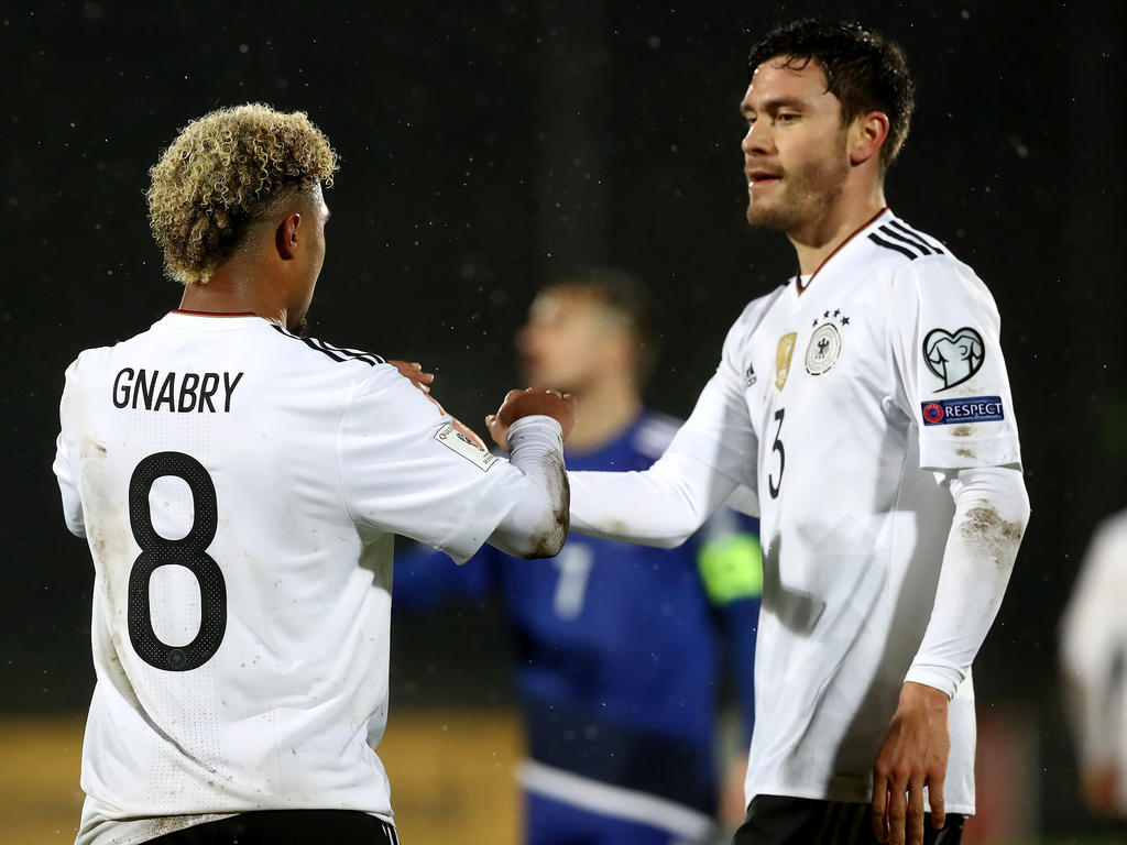 Serge Gnabry (li.) und Jonas Hector führen das DFB-Team in San Marino zum Kantersieg