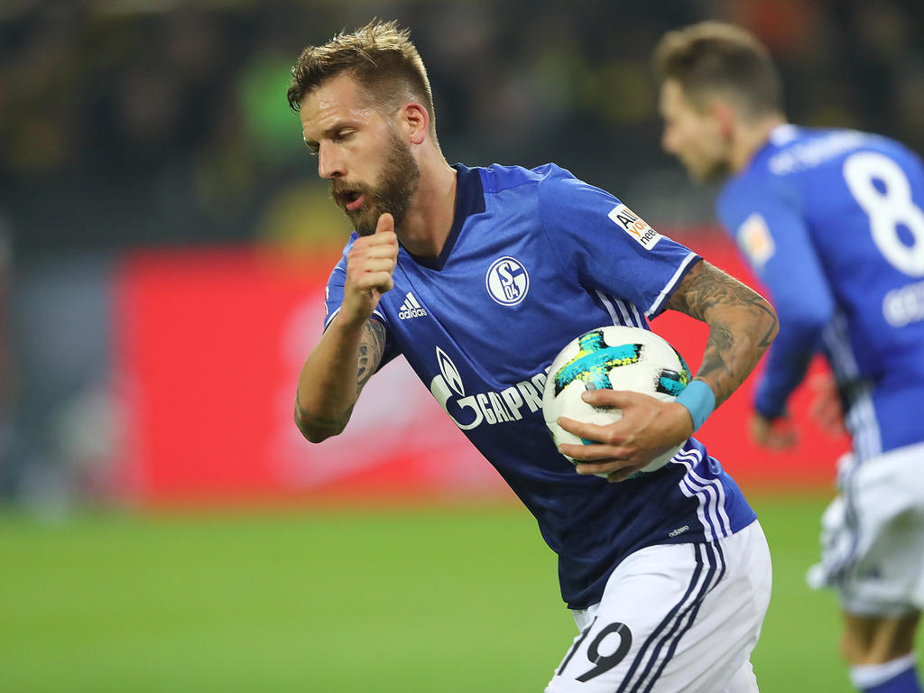 Daumen hoch: Für Guido Burgstaller und Schalke 04 läuft es zur Zeit