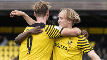 Bradley Fink (l.) traf fünfmal für die U19 des BVB
