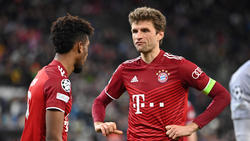 Kingsley Coman (l.) bewahrte den FC Bayern vor einer Pleite, Thomas Müller (r.) war trotzdem nicht zufrieden