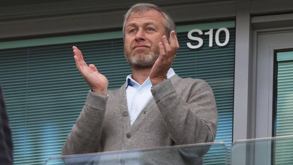 Ex-Chelsea-Boss hat seine Mega-Yachten zum Suez-Kanal beordert Ex-Chelsea-Boss hat seine Mega-Yachten zum Suez-Kanal beordert