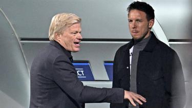 Oliver Kahn (l.) gemeinsam mit Bayern-Cheftrainer Julian Nagelsmann